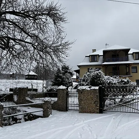 Leszczynowy Dworek Ponikwa (Lower Silesia)